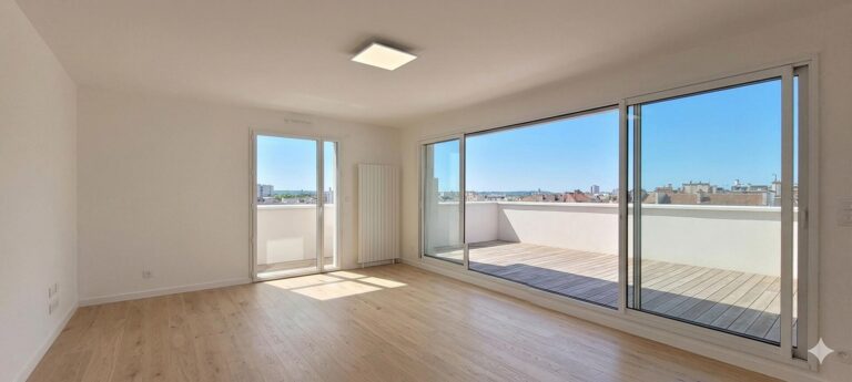 APPARTEMENT T4 + Grande Terrasse quartier Barrière de Paris