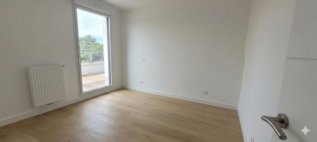 APPARTEMENT T4 + Grande Terrasse quartier Barrière de Paris