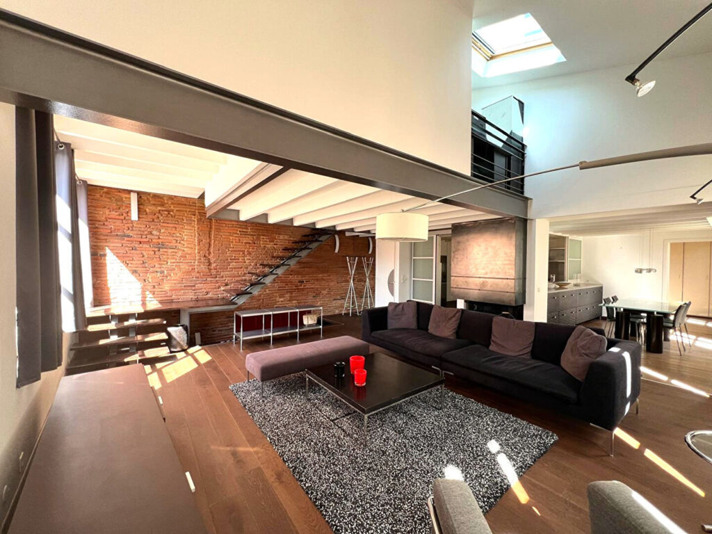 Toulouse Carmes – Appartement T4 – esprit maison sur le toit avec terrasse