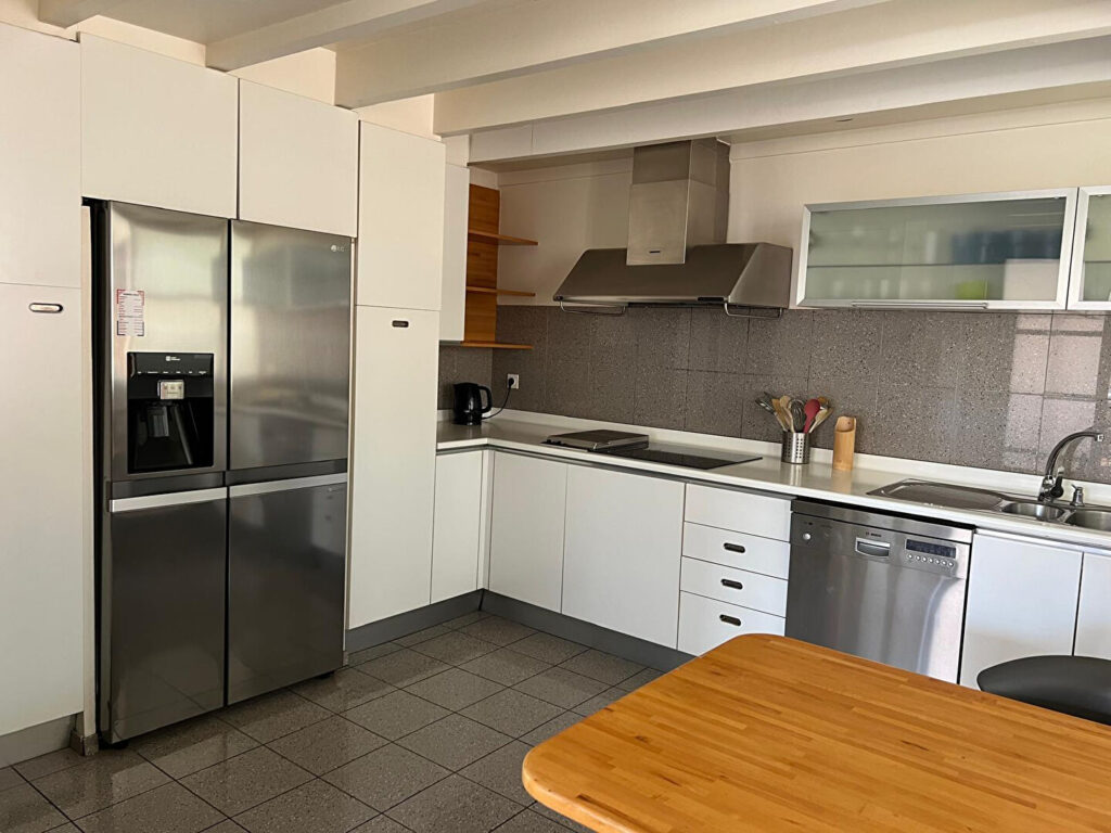 Toulouse Carmes – Appartement T4 – esprit maison sur le toit avec terrasse