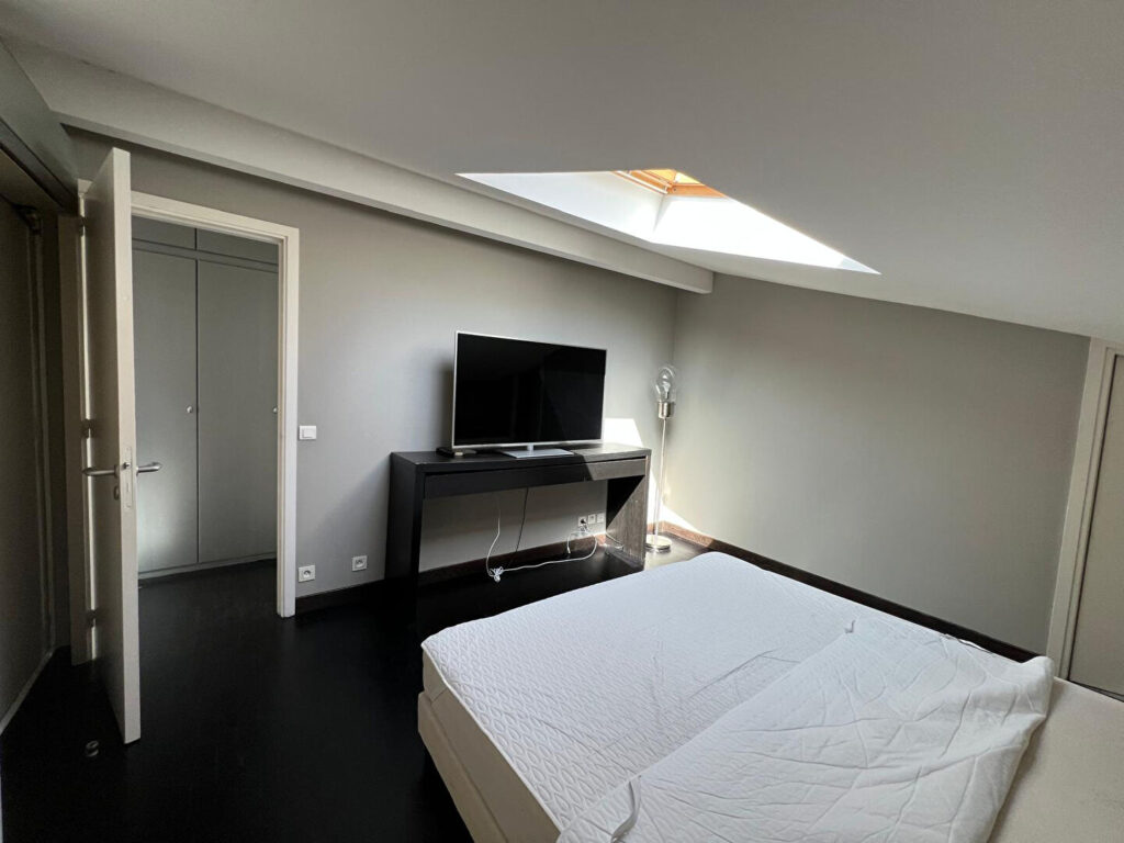 Toulouse Carmes – Appartement T4 – esprit maison sur le toit avec terrasse