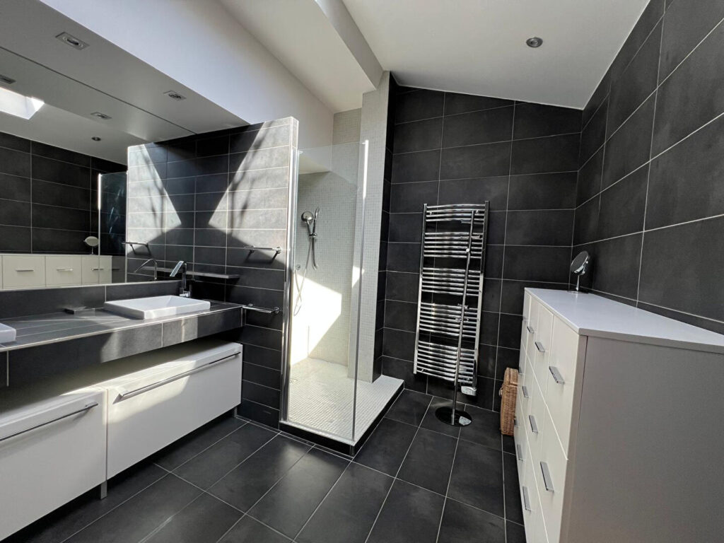 Toulouse Carmes – Appartement T4 – esprit maison sur le toit avec terrasse