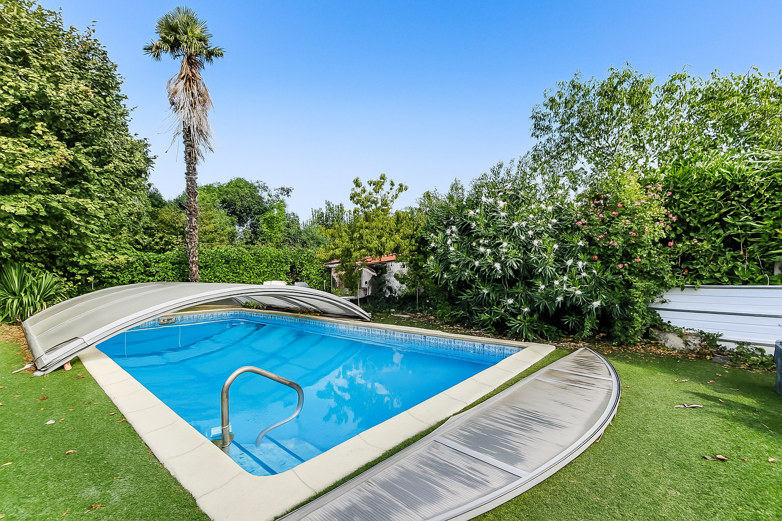 À vendre   Maison T4 de 109 m2 avec piscine, jacuzzi et jardin paysagé   Castelginest