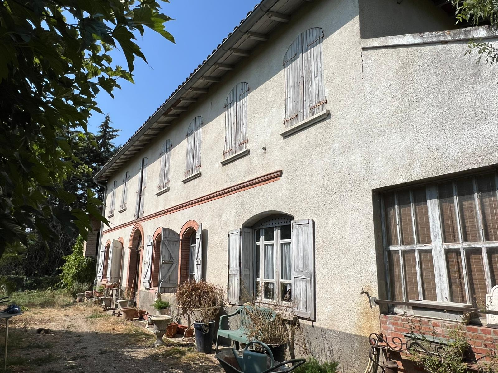 Maison familiale avec dépendances et grand terrain   Labastide-Saint-Pierre (82370)